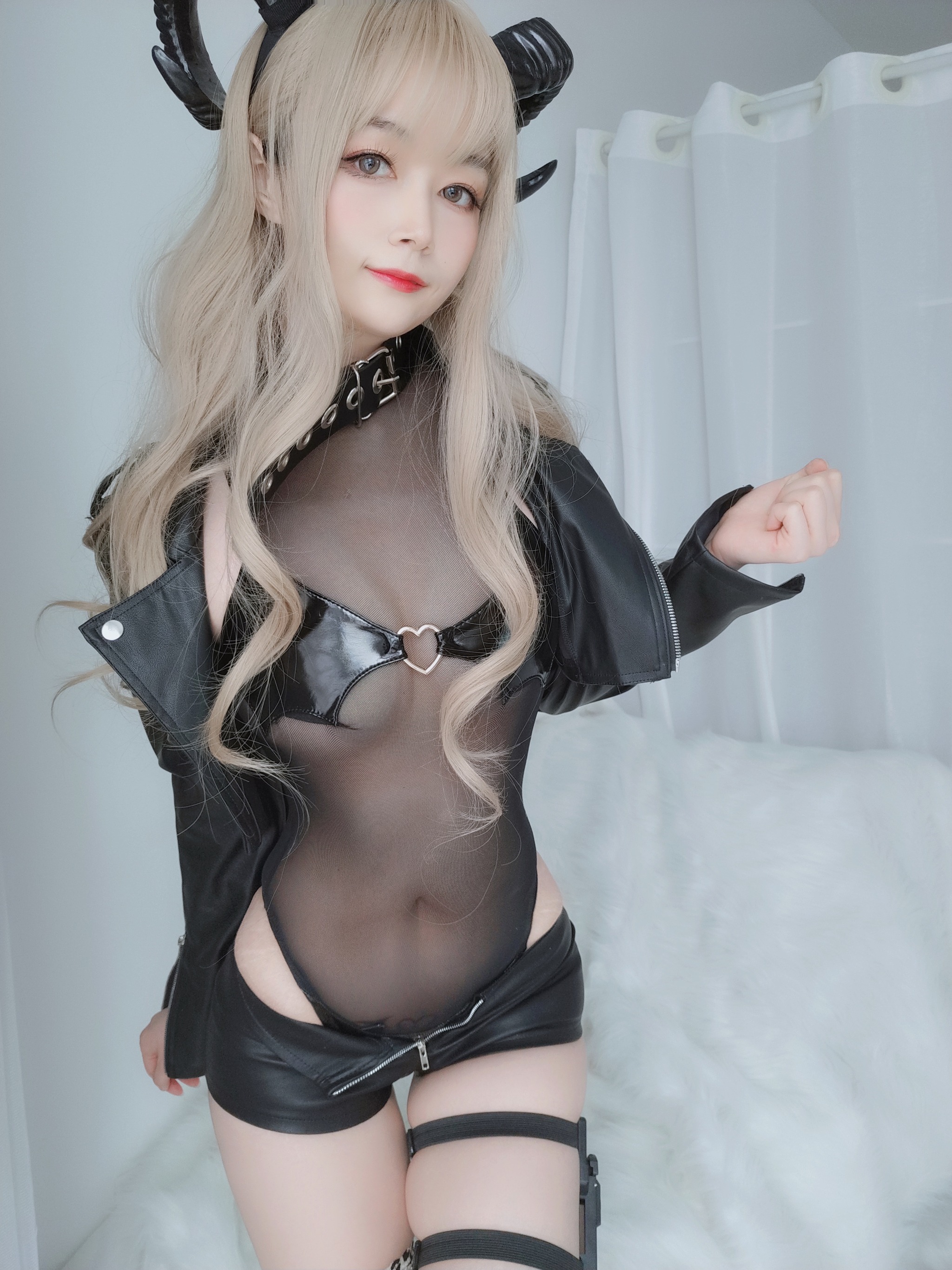 白银81 – NO.033 皮衣小恶魔 [84P6V]-XikXak